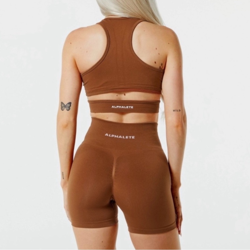 Alphalete amplify 4.5” short